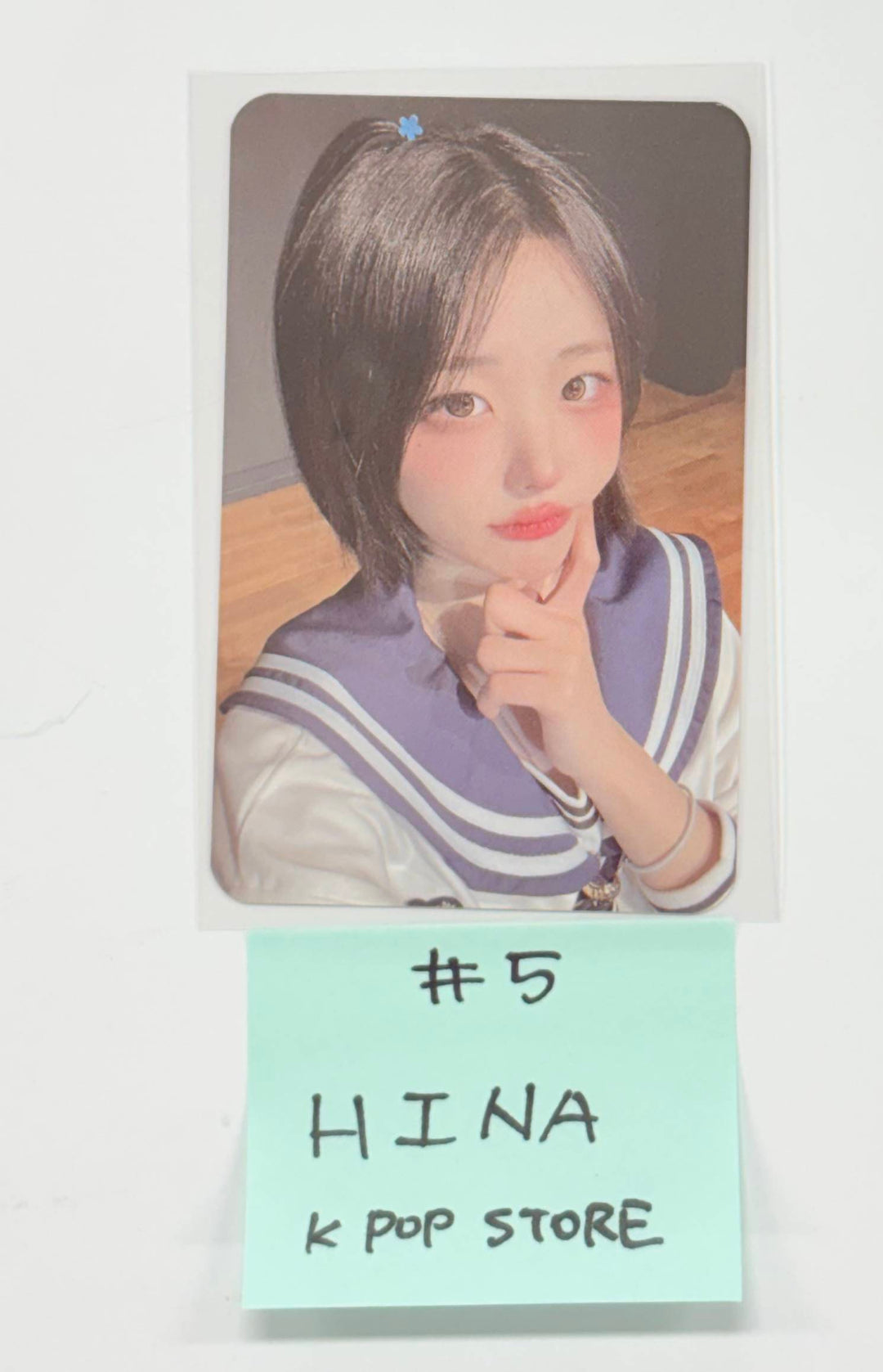 QWER - K POP Store Event Photocard [25.12.30]