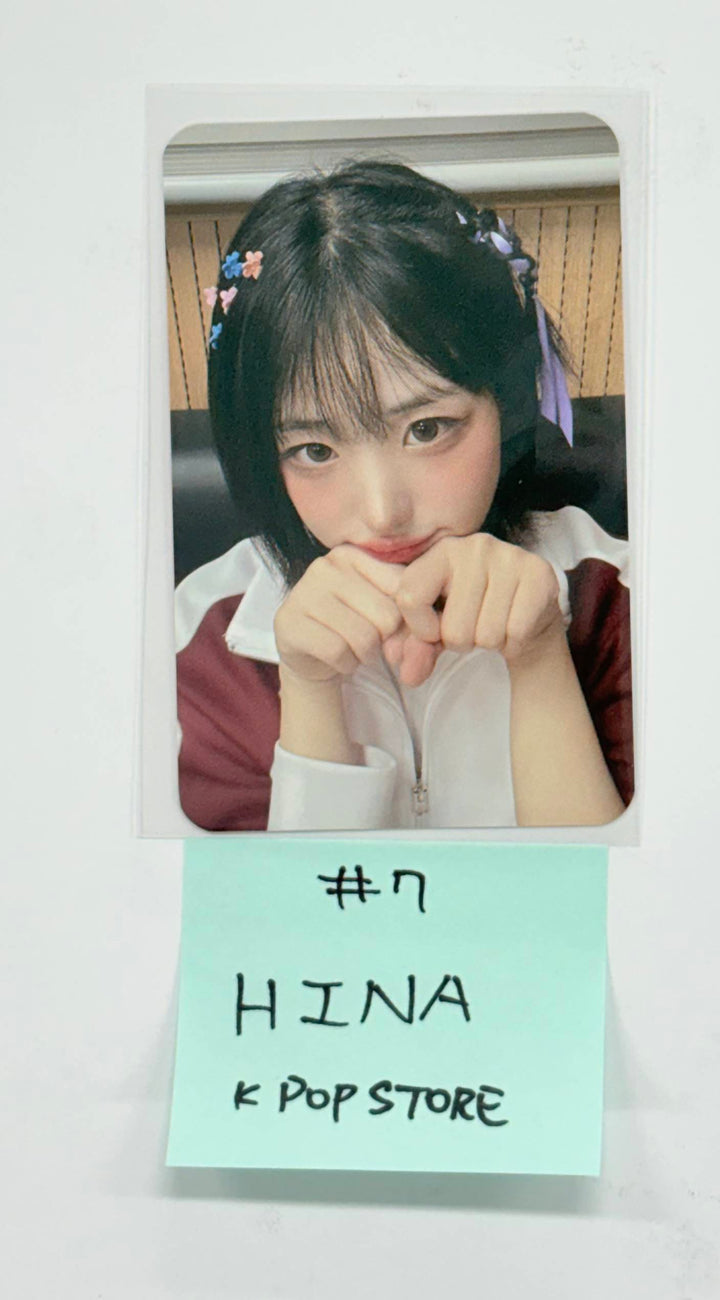 QWER - K POP Store Event Photocard [25.12.30]