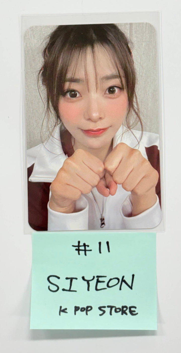 QWER - K POP Store Event Photocard [25.12.30]