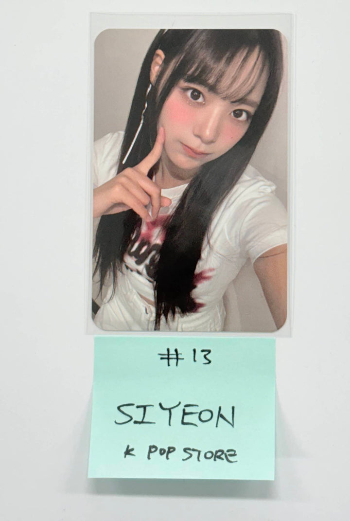 QWER - K POP Store Event Photocard [25.12.30]