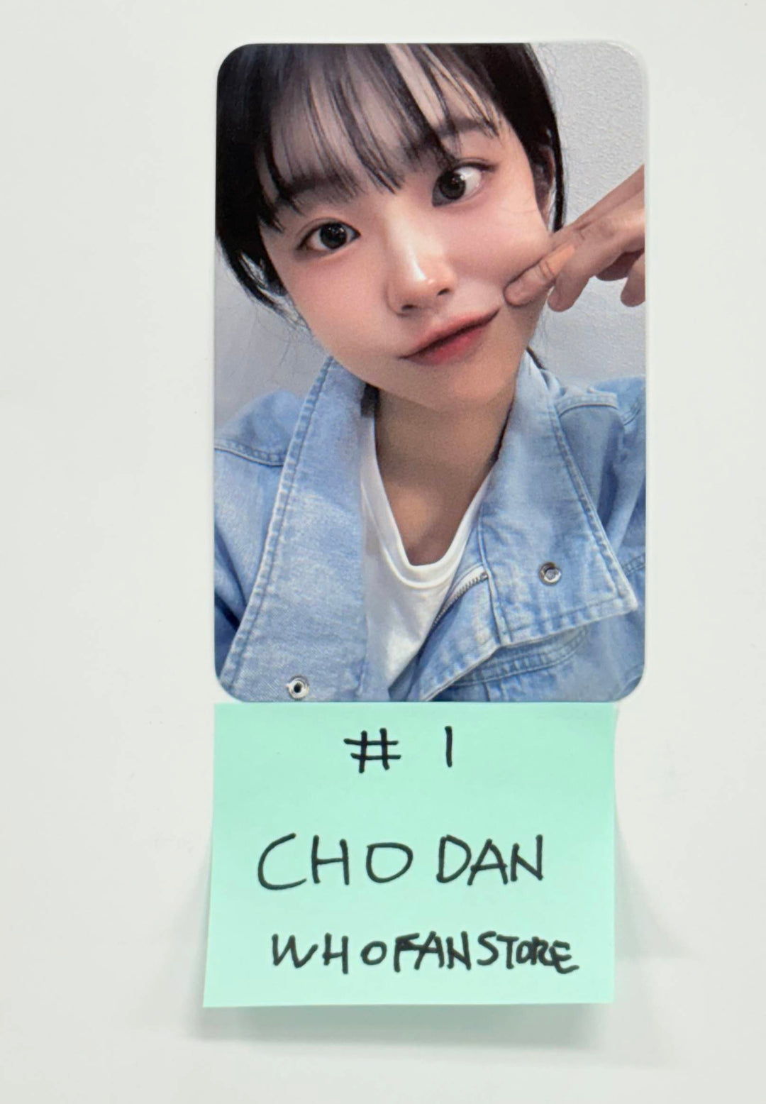 QWER - Who's Fan Store Event Photocard [25.12.30]