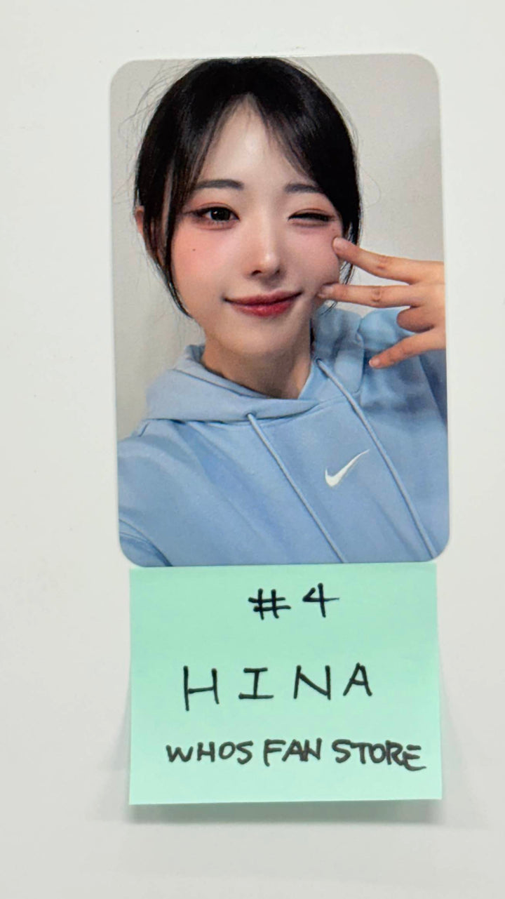 QWER - Who's Fan Store Event Photocard [25.12.30]