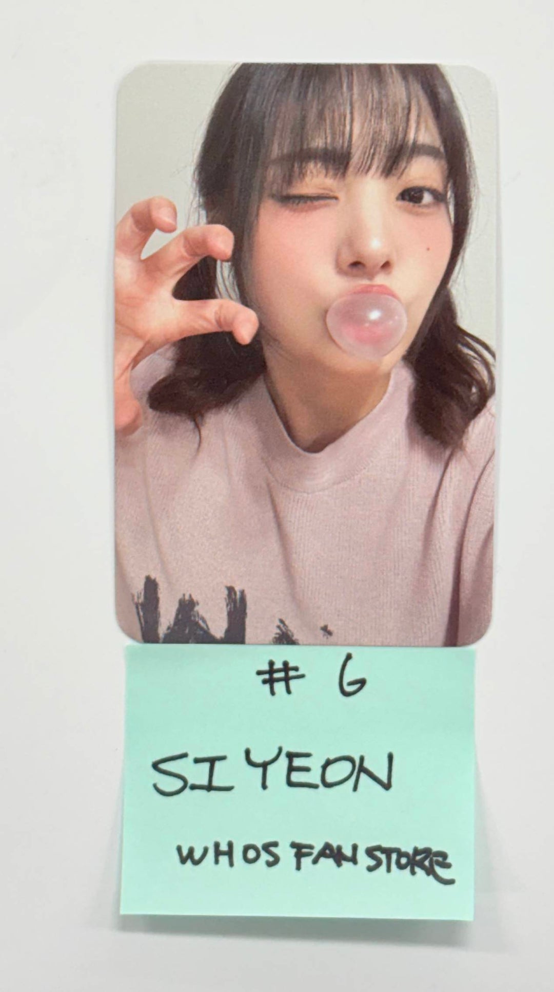 QWER - Who's Fan Store Event Photocard [25.12.30]