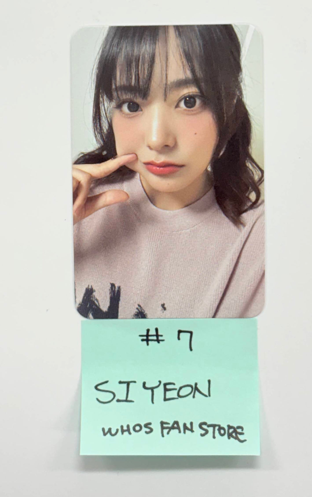 QWER - Who's Fan Store Event Photocard [25.12.30]