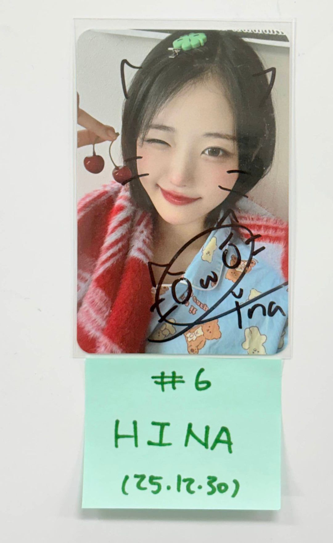 QWER - Hand Autograhped(Signed) Photocard [25.12.30]