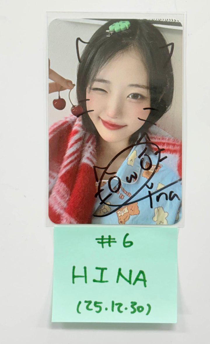 QWER - Hand Autograhped(Signed) Photocard [25.12.30]
