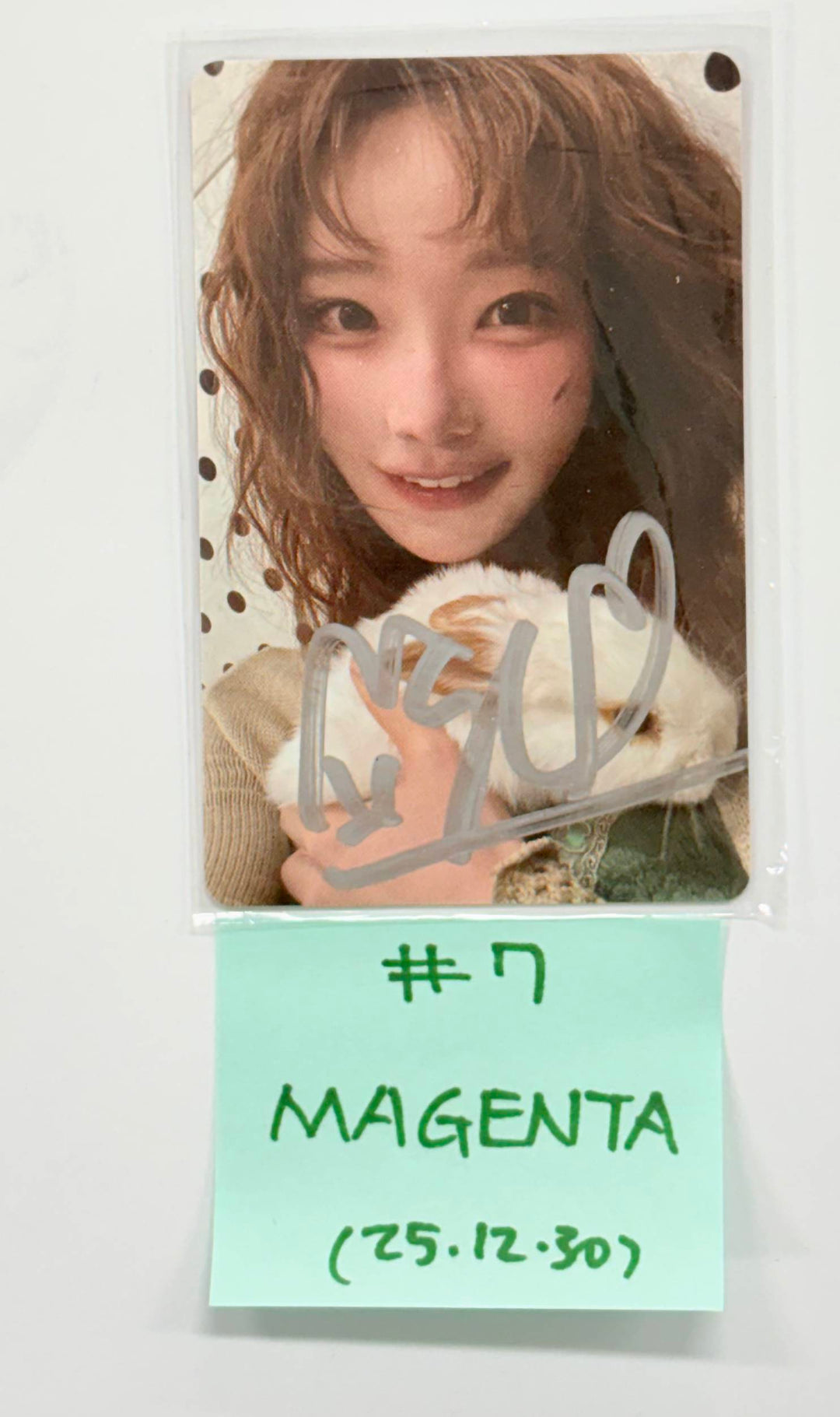 QWER - Hand Autograhped(Signed) Photocard [25.12.30]