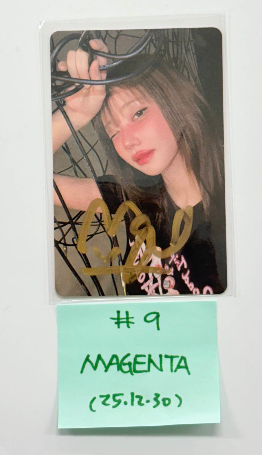 QWER - Hand Autograhped(Signed) Photocard [25.12.30]