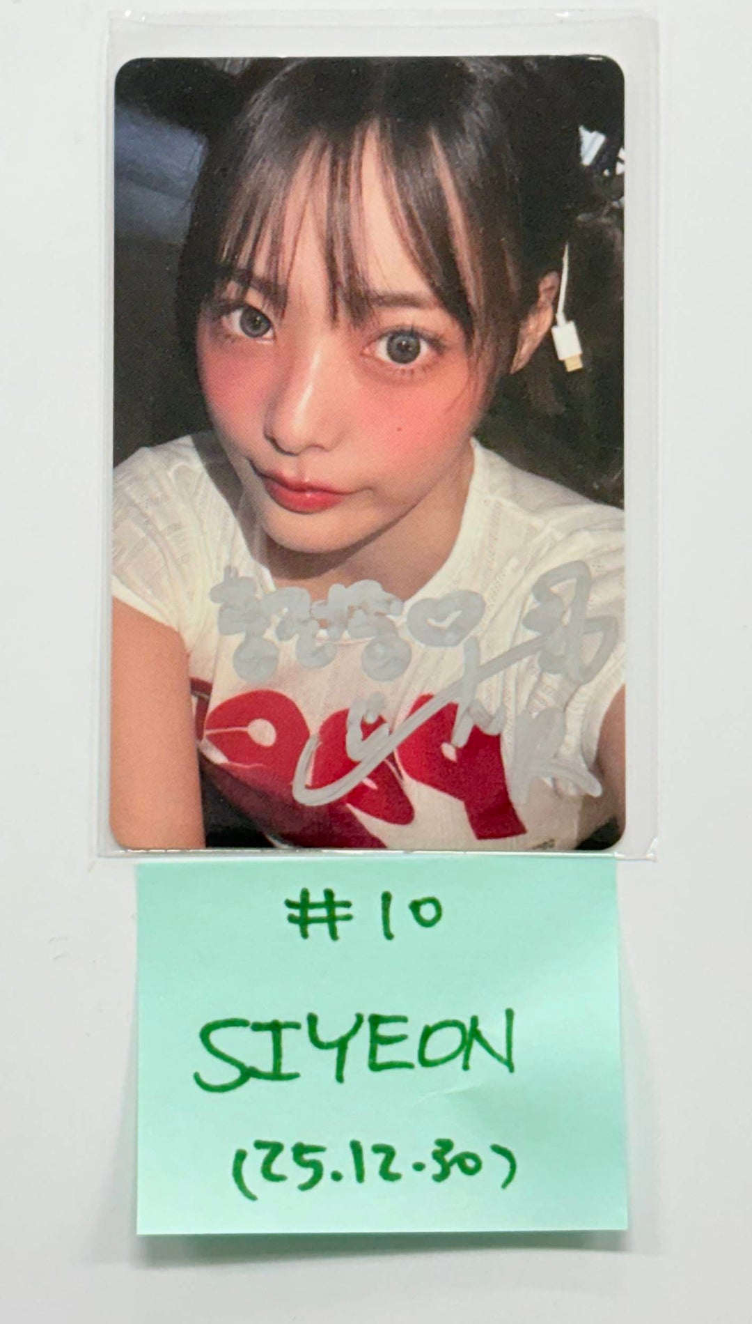 QWER - Hand Autograhped(Signed) Photocard [25.12.30]