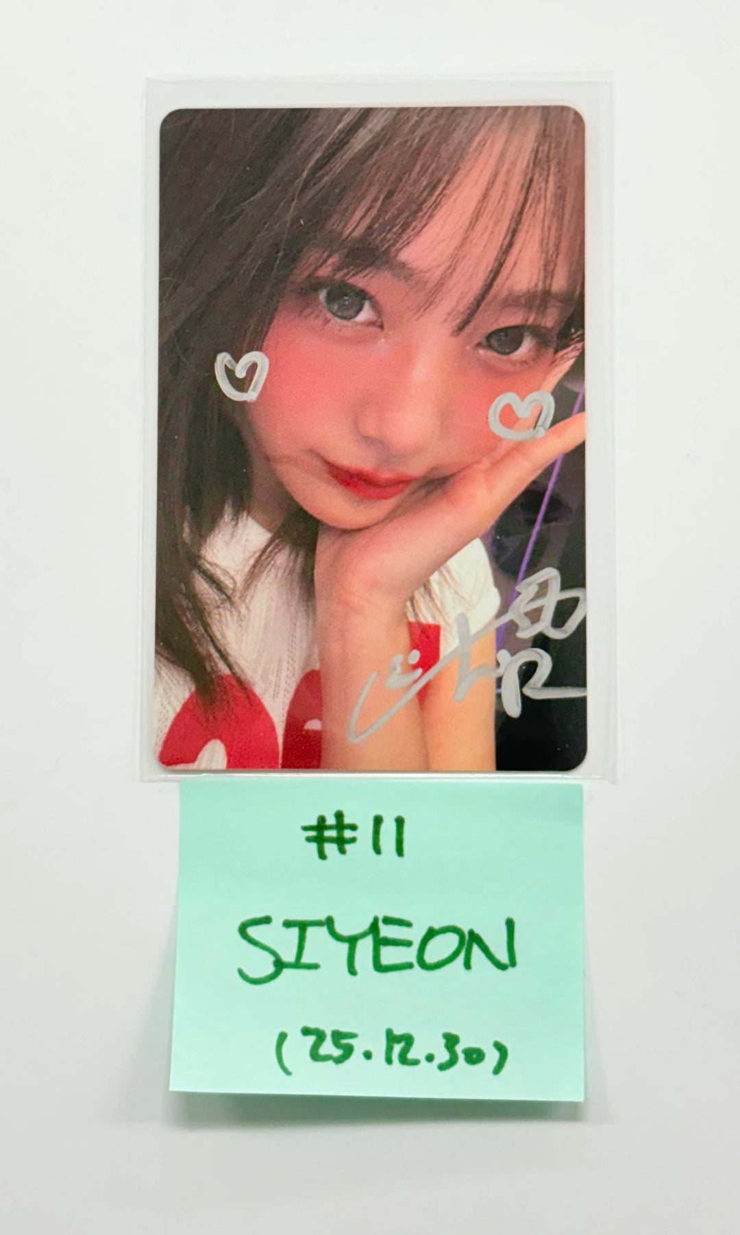 QWER - Hand Autograhped(Signed) Photocard [25.12.30]