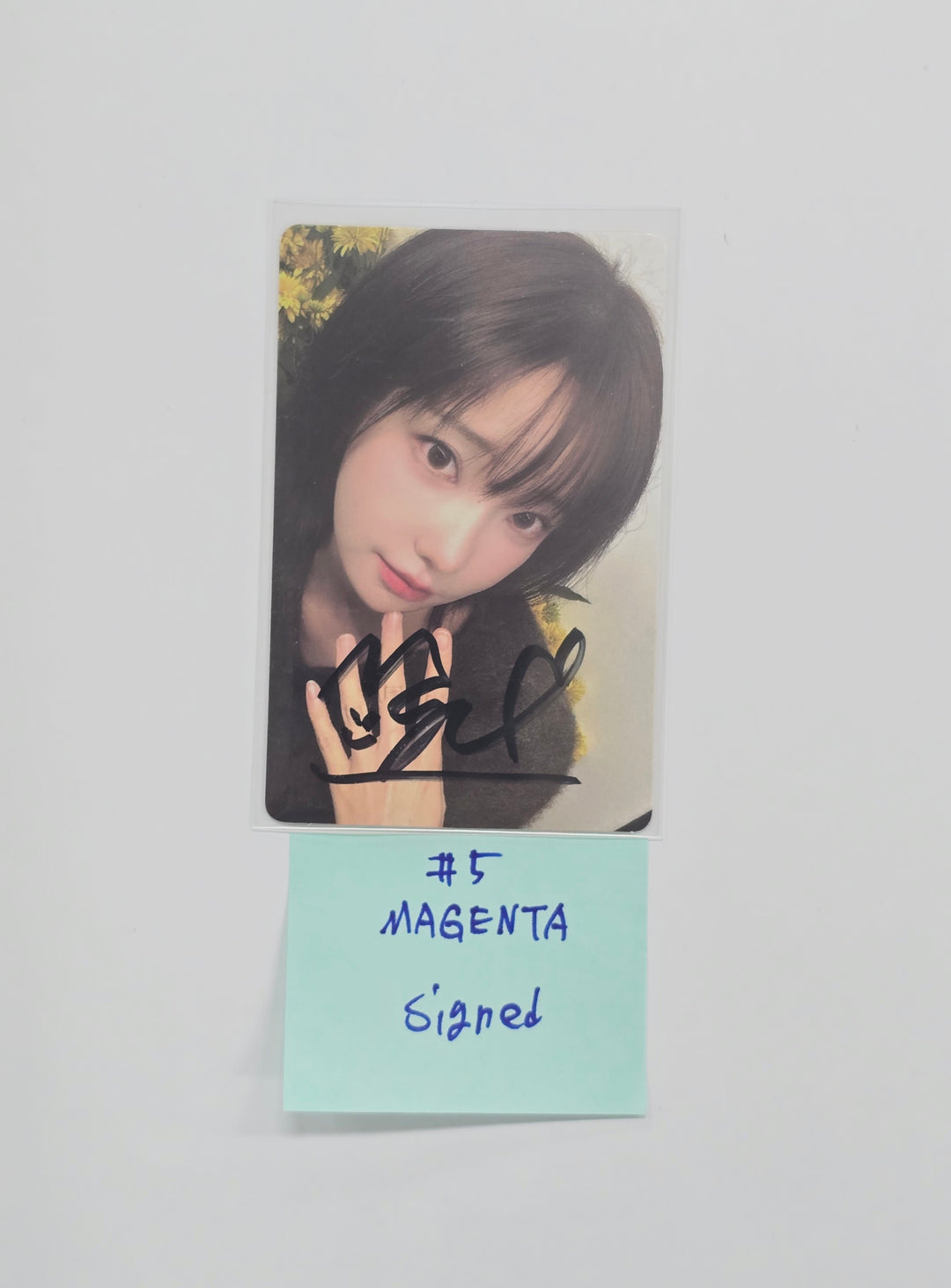 QWER - Hand Autograhped(Signed) Photocard [26.01.05]