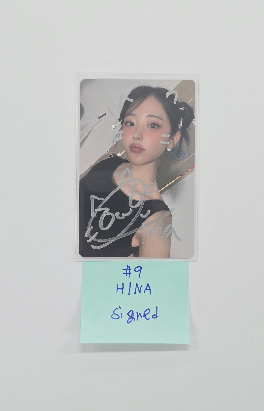 QWER - Hand Autograhped(Signed) Photocard [26.01.05]