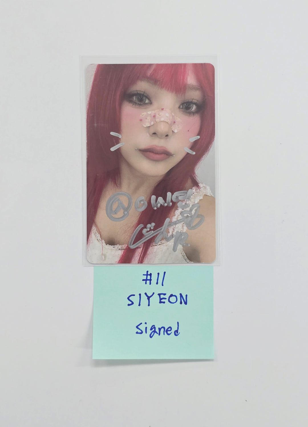 QWER - Hand Autograhped(Signed) Photocard [26.01.05]