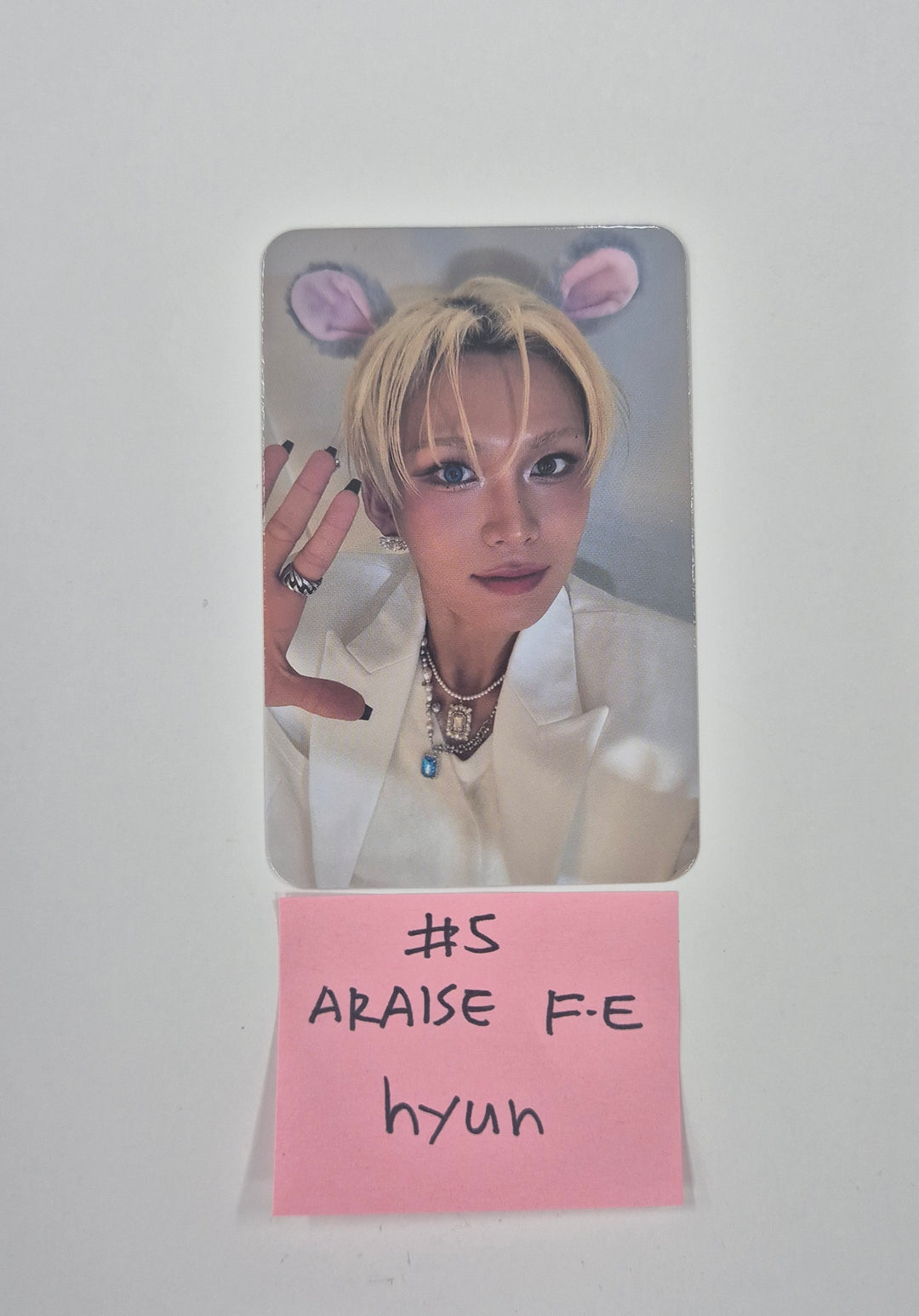 XLOV "UXLXVE" - ARAISE Fansign Event Photocard R2 (2) [26.01.06]