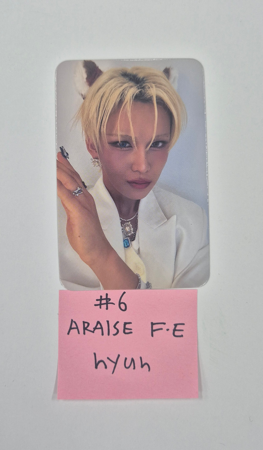 XLOV "UXLXVE" - ARAISE Fansign Event Photocard R2 (2) [26.01.06]