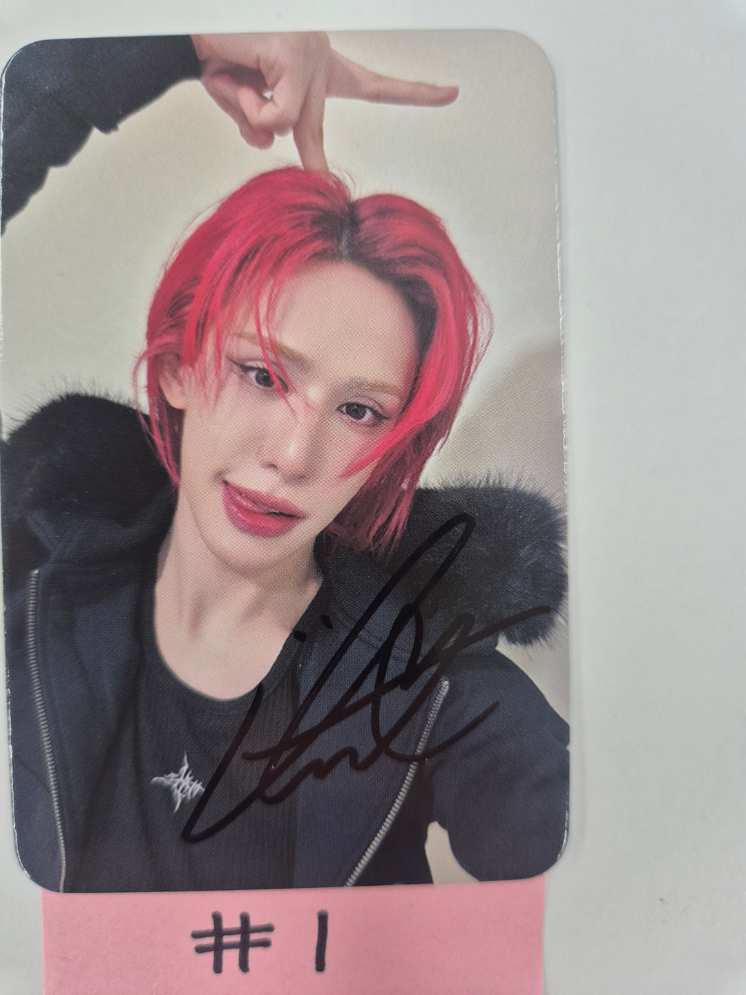 XLOV "UXLXVE" - Hand Autograhped(Signed) Photocard [26.01.06]