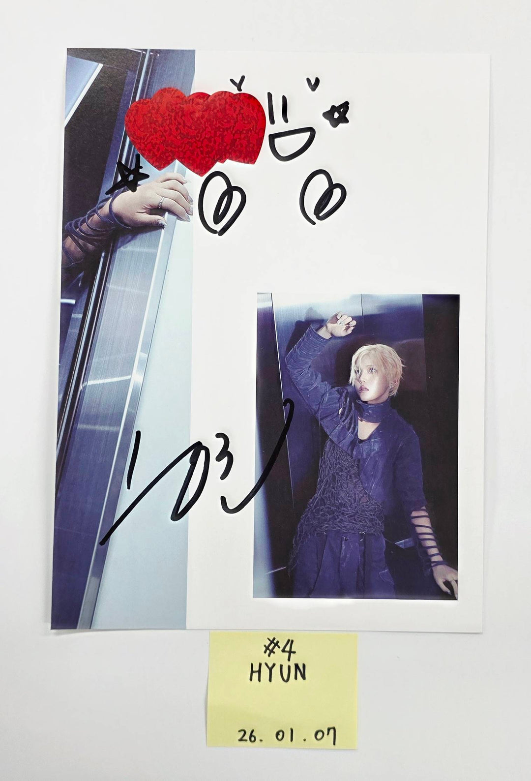 XLOV "UXLXVE" - A Cut Page From Fansign Event Album [26.01.07]
