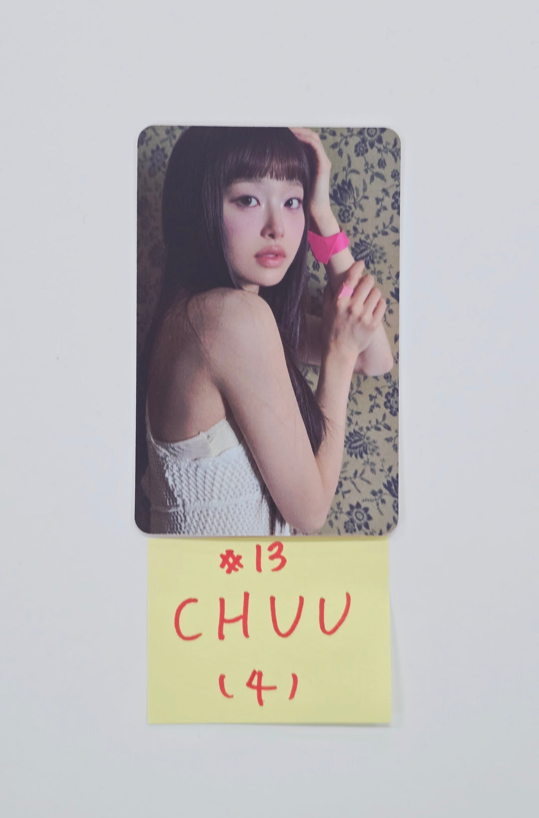 Chuu The First Album "XO, My Cyberlove" - Official Trading Photocard [26.01.08]