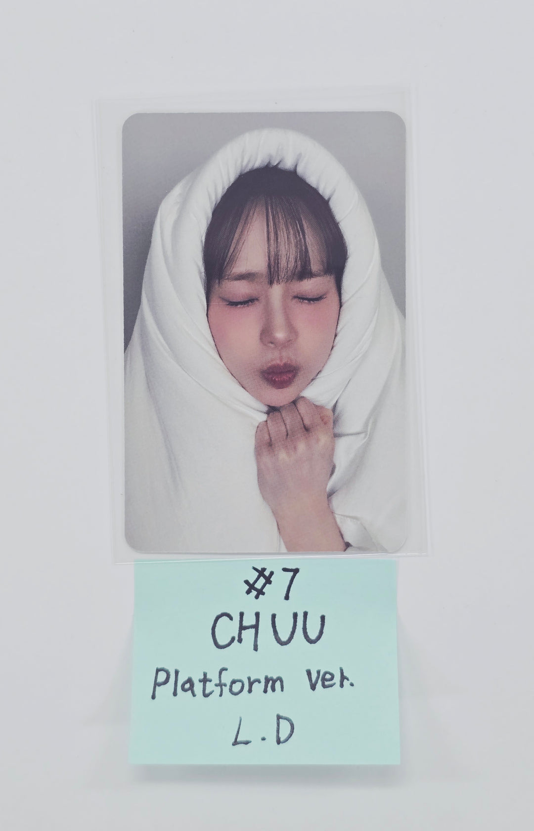 CHUU The First Album "XO, My Cyberlove" - OLIVEYOUNG Lucky Draw Event Photocard (Cyber, Love, Platform Ver.) [26.01.08]