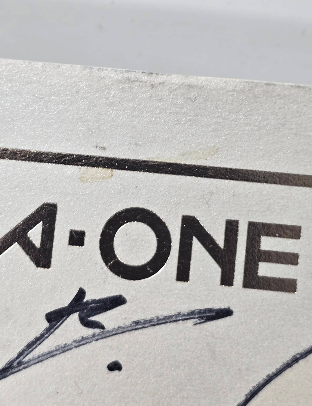 GFRIEND "回:Walpurgis Night", Wanna One "1÷χ=1 (UNDIVIDED)" - Hand Autographed(Signed) Promo Album [26.1.15]