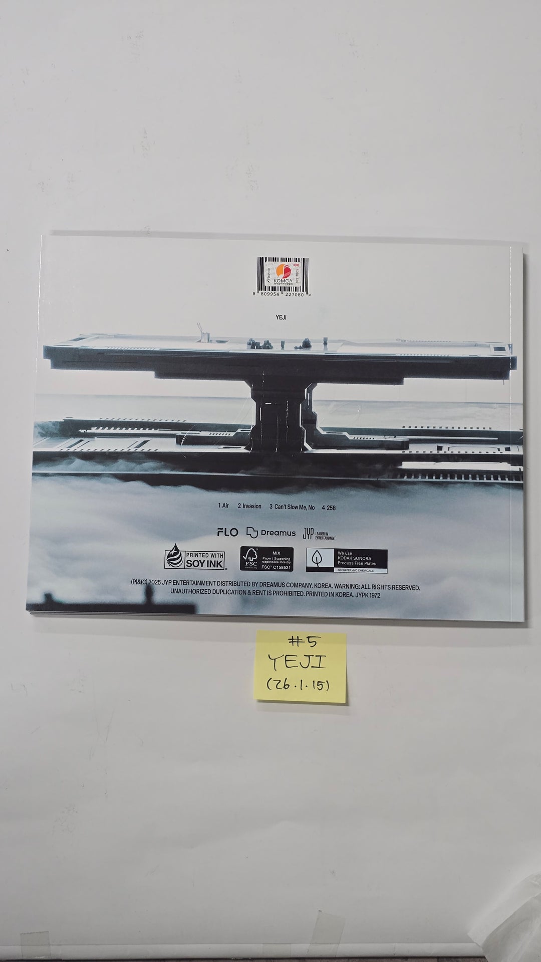 ITZY "BORN TO BE", YEJI "AIR" - Hand Autographed(Signed) Promo Album [26.1.15]