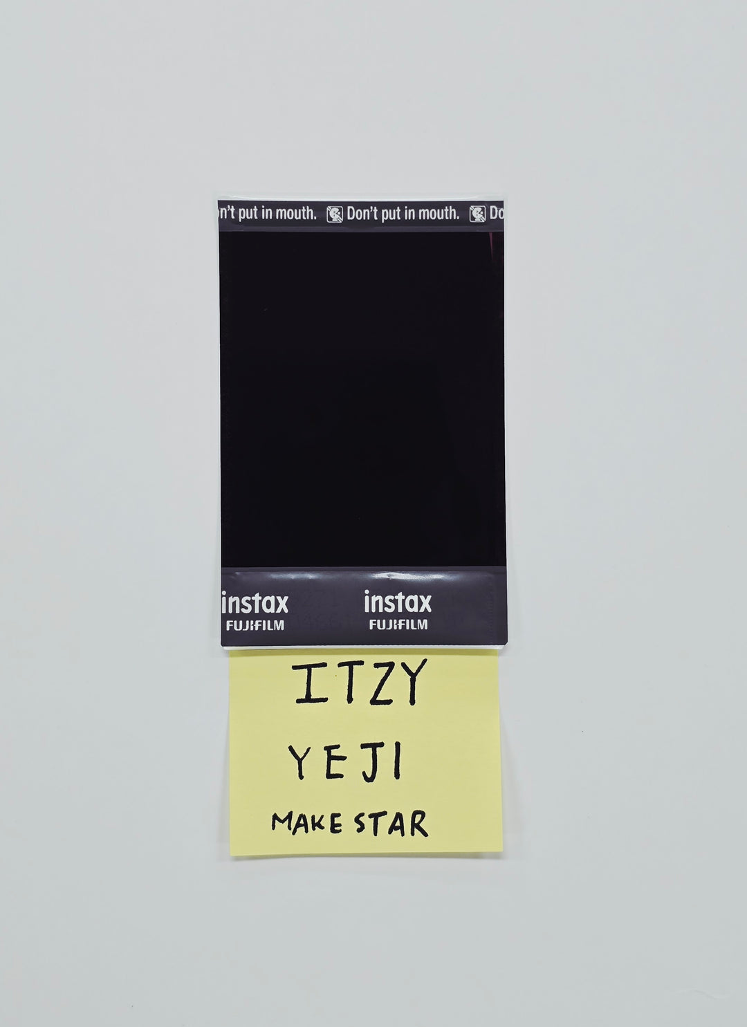 YEJI (of ITZY) "TUNNEL VISION" - Hand Autograhped(Signed) Polaroid [26.01.20]