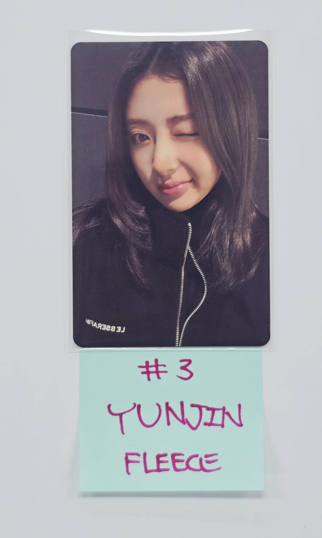 Le Sserafim "Crazy " in Japan - Pop-Up Fleece Photocard [26.1.21]