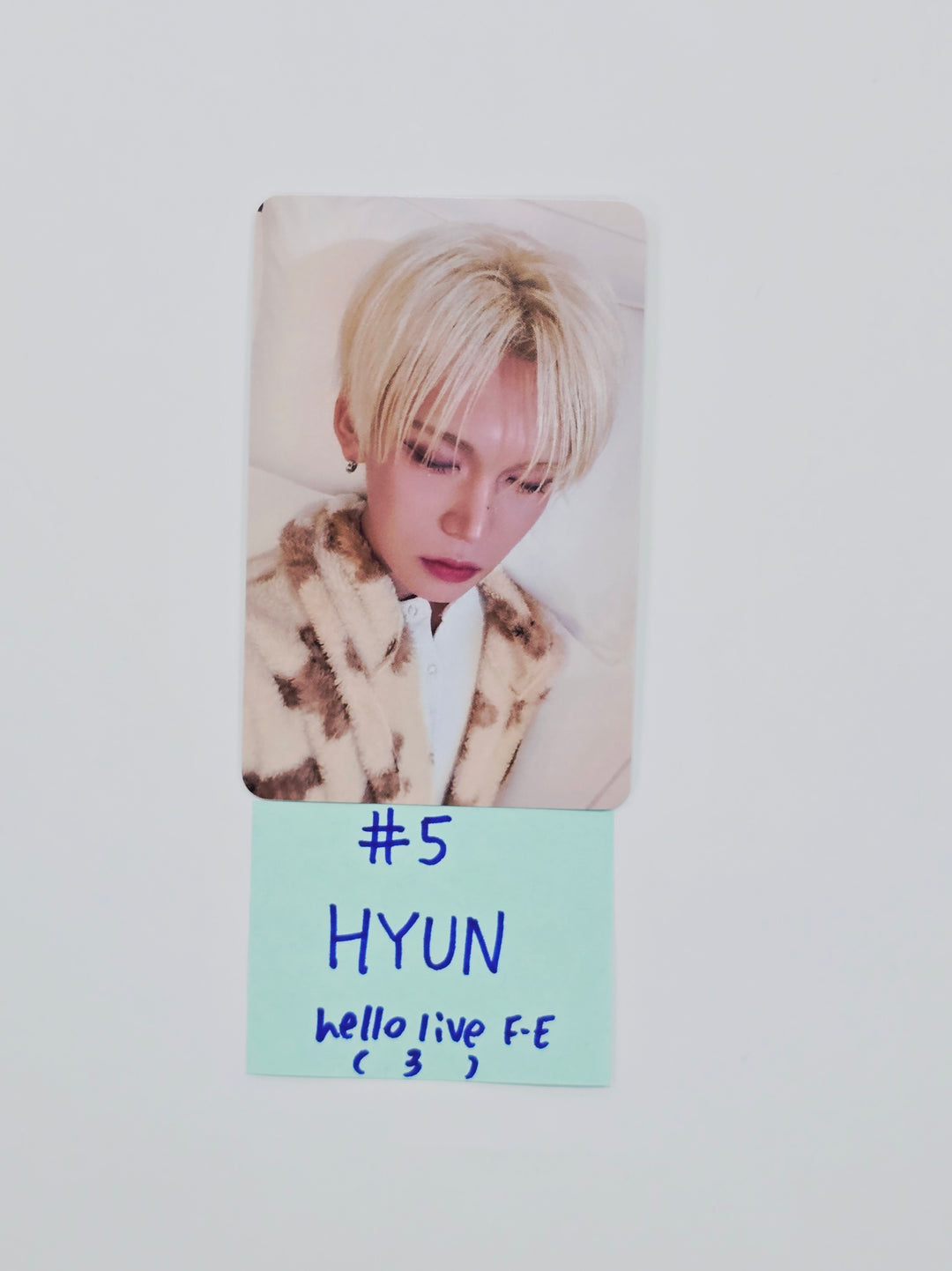 XLOV "UXLXVE" - Hello Live Fansign Event Photocard R4 [26.01.26]