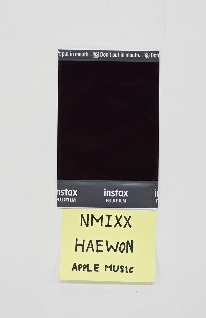 HAEWON (of NMIXX) "Blue Valentine" - Hand Autograhped(Signed) Polaroid [26.01.28]