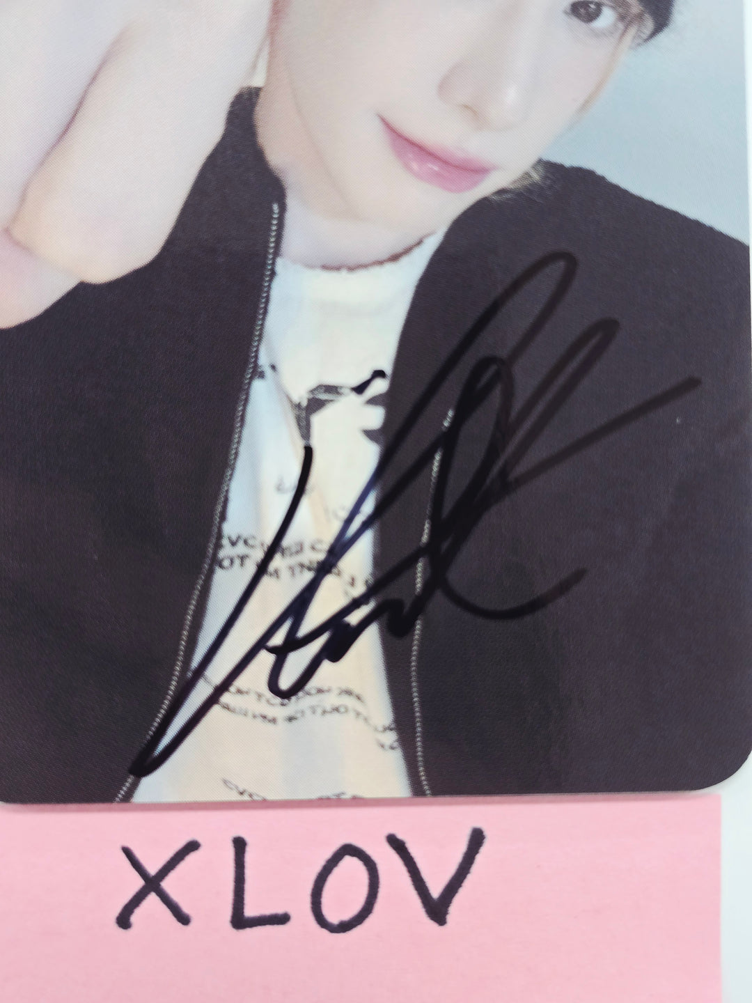 WUMUTI (Of XLOV) "UXLXVE" - Hand Autographed(Signed) Photocard [26.01.28]