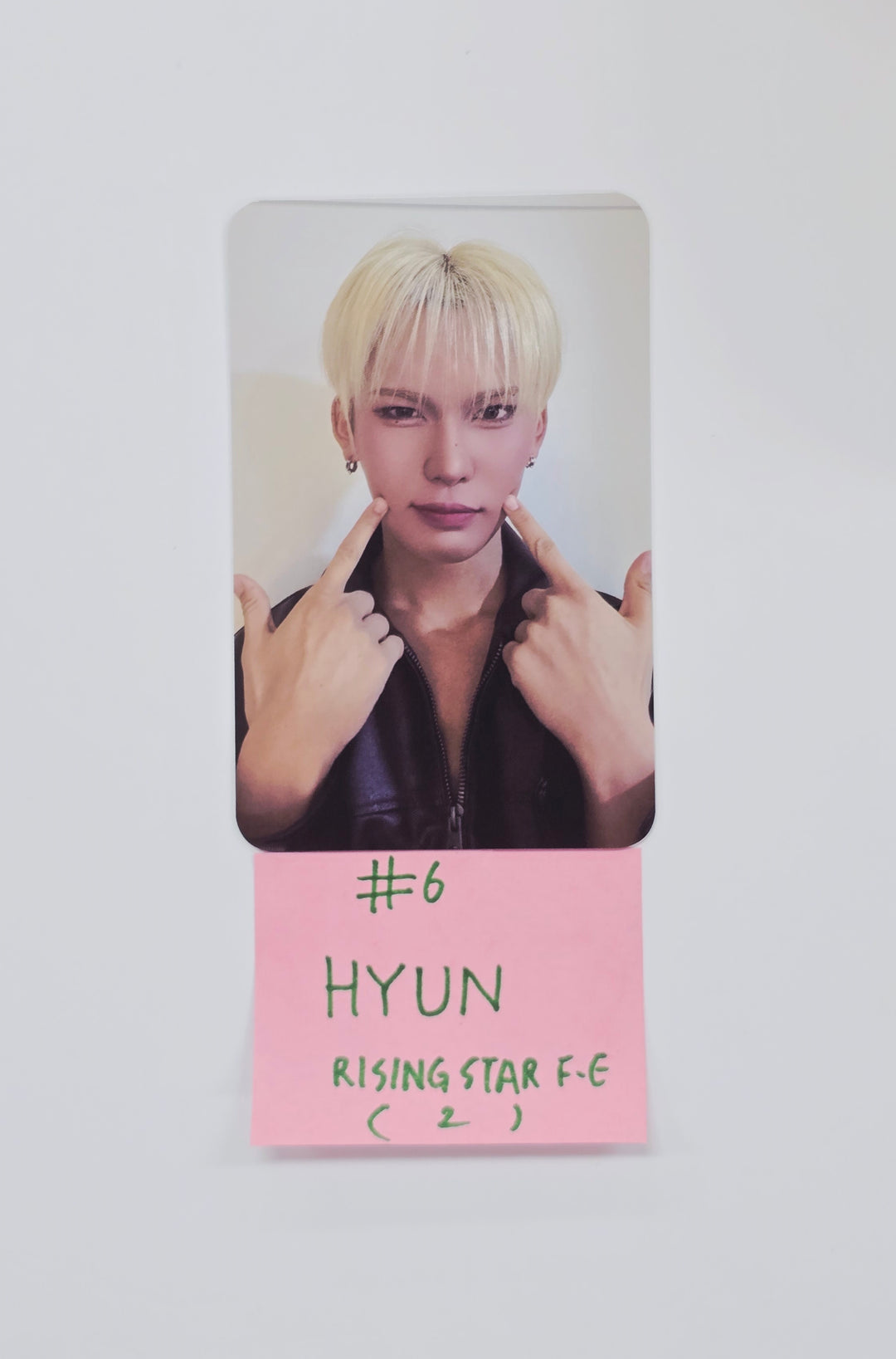 XLOV "UXLXVE" - Rising Star Fansign Event Photocard R4 [26.01.28]