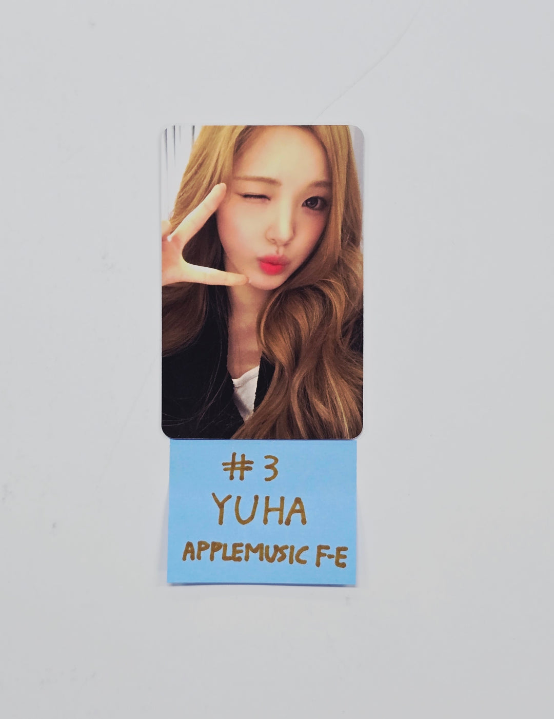Hearts2Hearts "Focus" - Apple Music Fansign Event Photocard R2 [26.02.03]