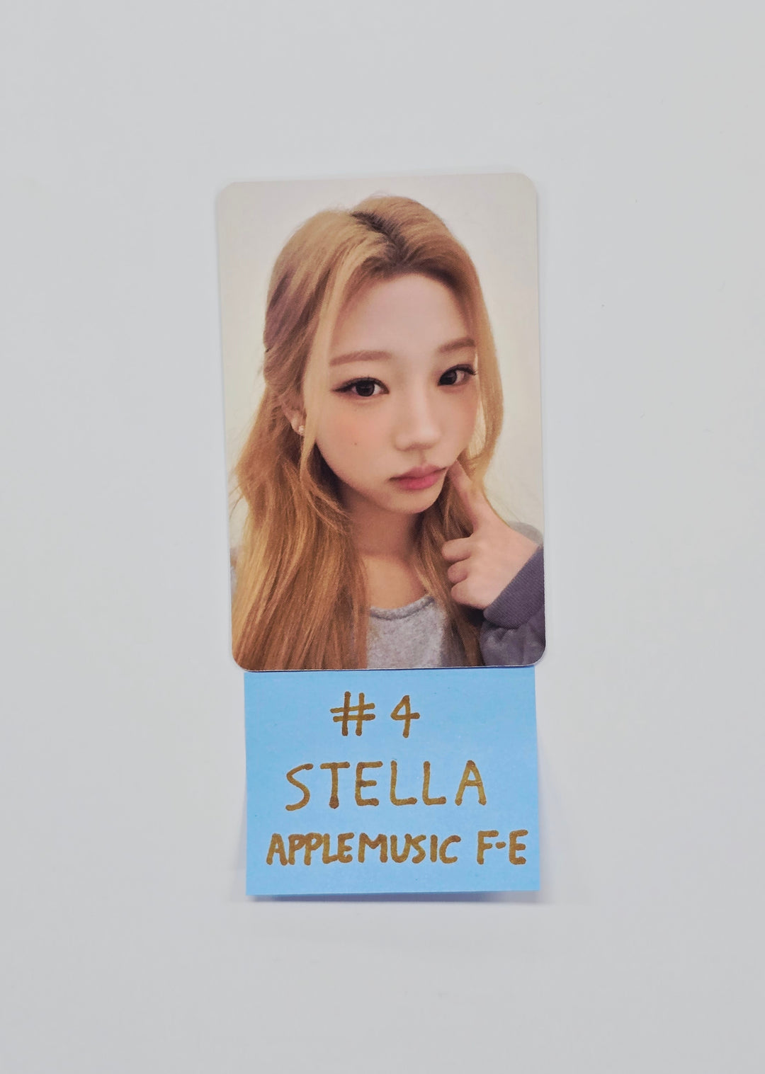 Hearts2Hearts "Focus" - Apple Music Fansign Event Photocard R2 [26.02.03]