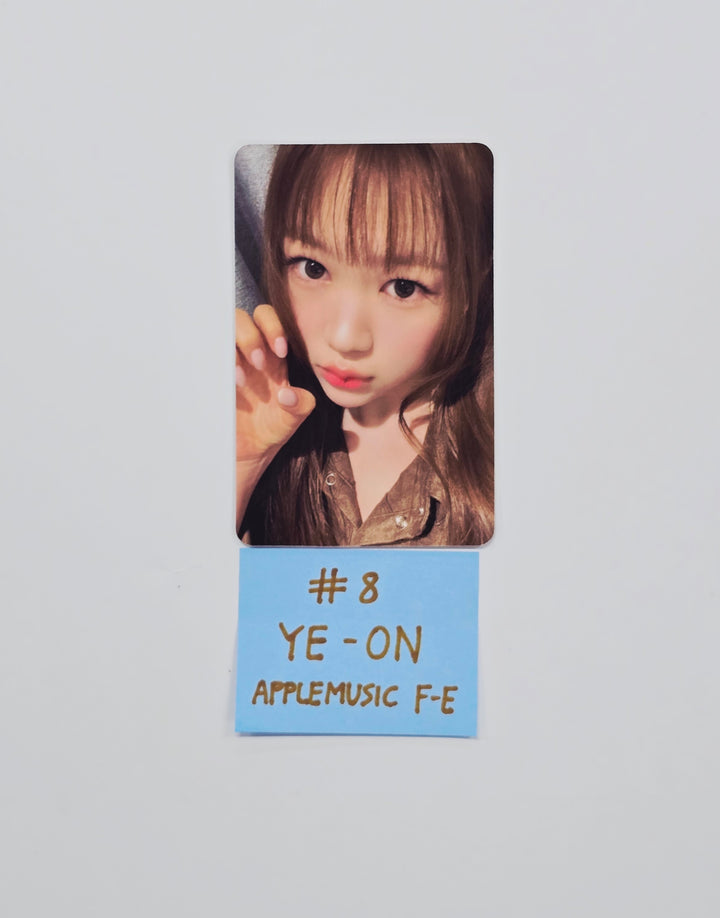 Hearts2Hearts "Focus" - Apple Music Fansign Event Photocard R2 [26.02.03]