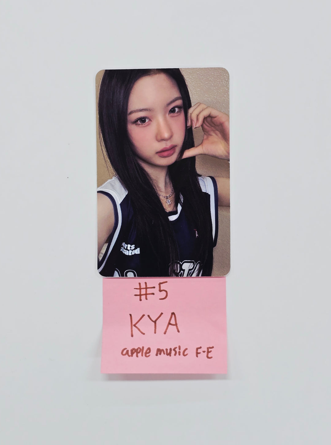 KiiiKiii "Delulu Pack" - Apple Music Fansign Event Photocard [26.02.05]
