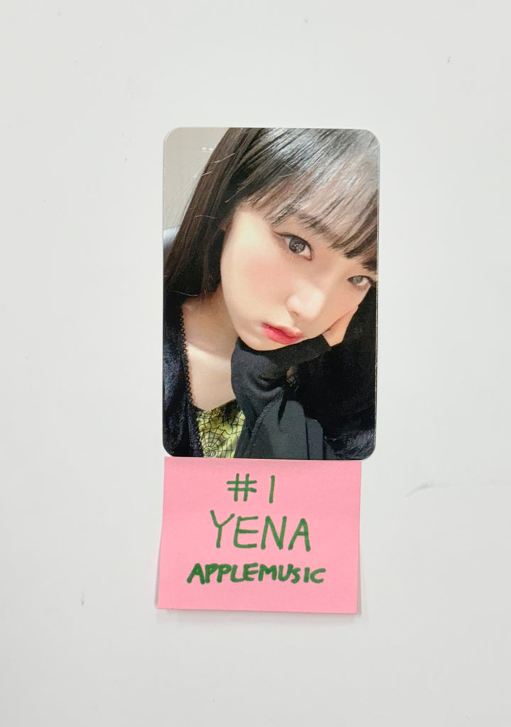 YENA "Love War" - Apple Music Fansign Event Photocard [26.02.05]