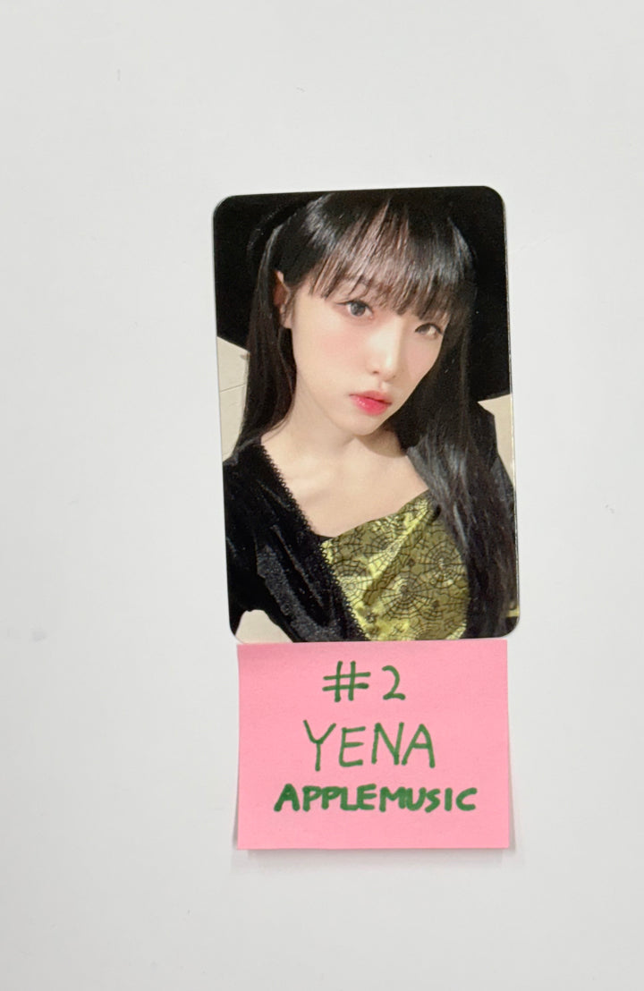 YENA "Love War" - Apple Music Fansign Event Photocard [26.02.05]
