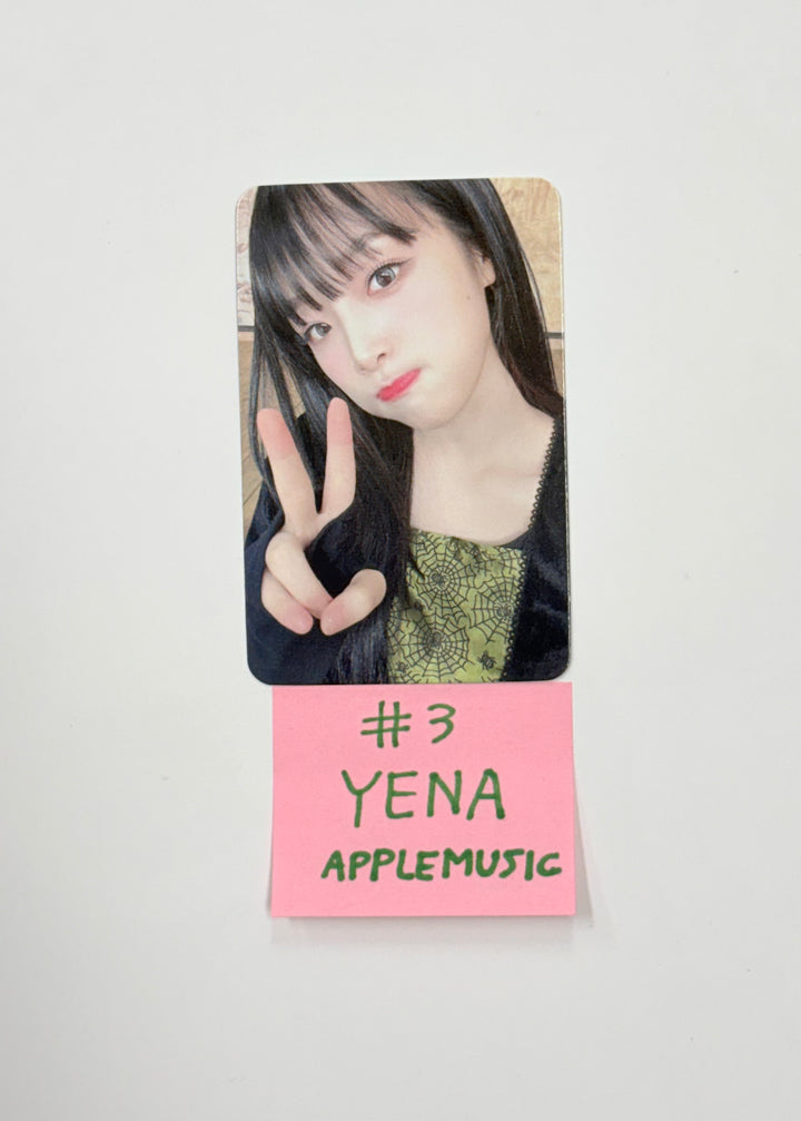 YENA "Love War" - Apple Music Fansign Event Photocard [26.02.05]
