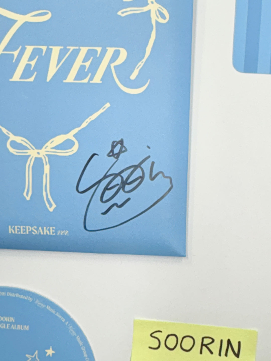 SOORIN "FEVER" - Hand Autographed(Signed) Promo Album [26.02.06]