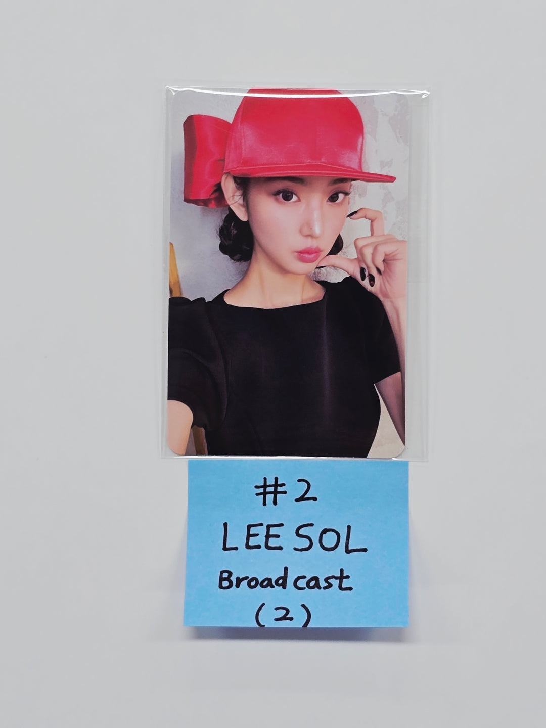 KiiiKiii "Delulu Pack" - Broadcast Photocard [26.02.06]