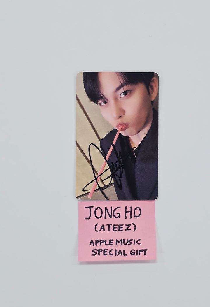 JONGHO (of ATEEZ) "GOLDEN HOUR : Part.4" - Hand Autographed(Signed) Photocard [26.02.10]