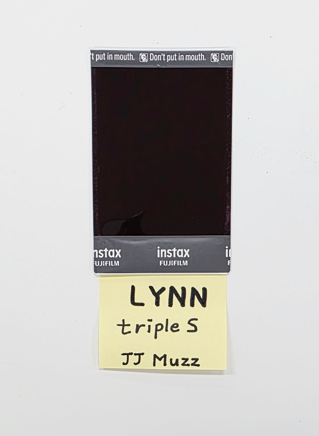 LYNN (of TripleS) - Hand Autographed(Signed) Polaroid [26.02.11]