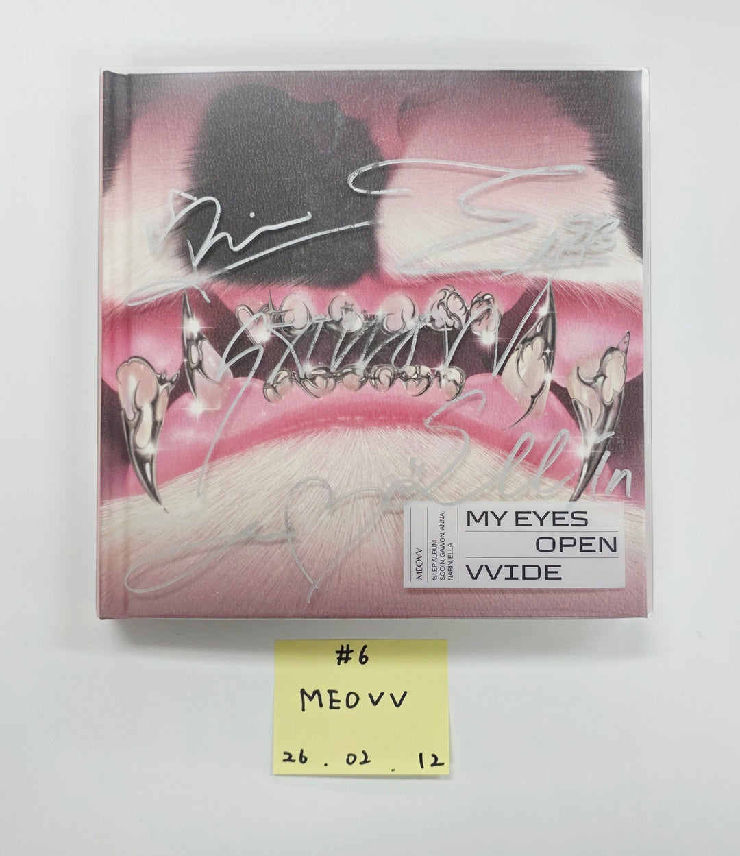 IZNA "Not Just Pretty", ILLIT "NOT CUTE ANYMORE", ILLIT "bomb", MEOVV "MY EYES OPEN VVIDE"  - Hand Autographed(Signed) Promo Album [26.02.12]