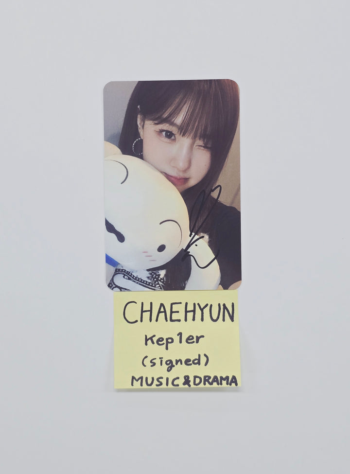 CHAEHYUN (of Kep1er) "BUBBLE GUM" - Hand Autographed(Signed) Photocard [26.02.20]