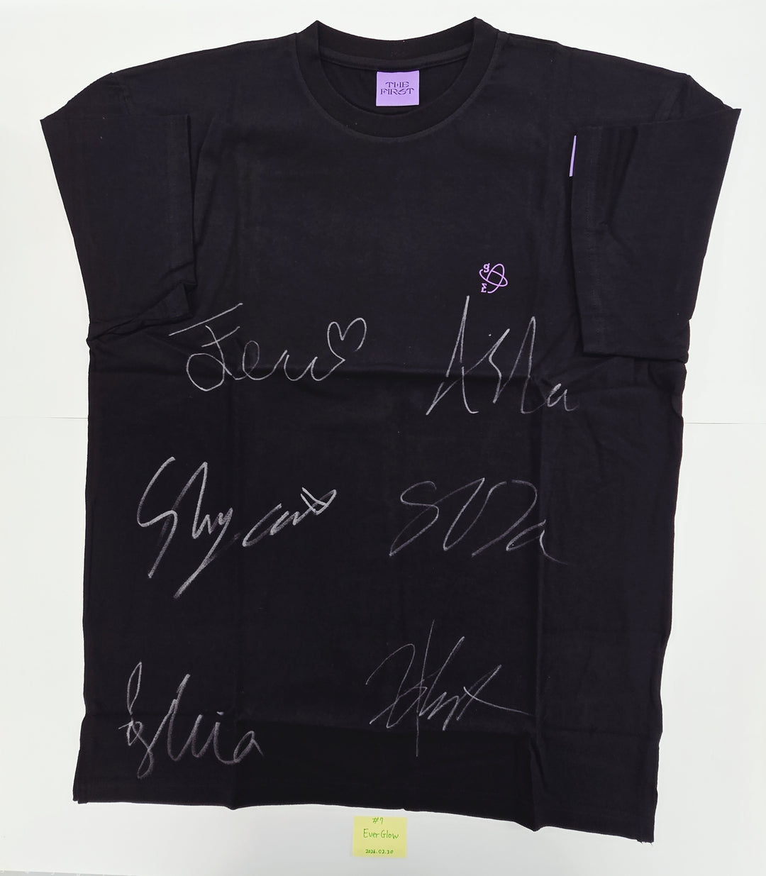 EVERGLOW - 2021 EVERGLOW Online Concert "The First" Hand Autographed T-Shirt [26.02.20]
