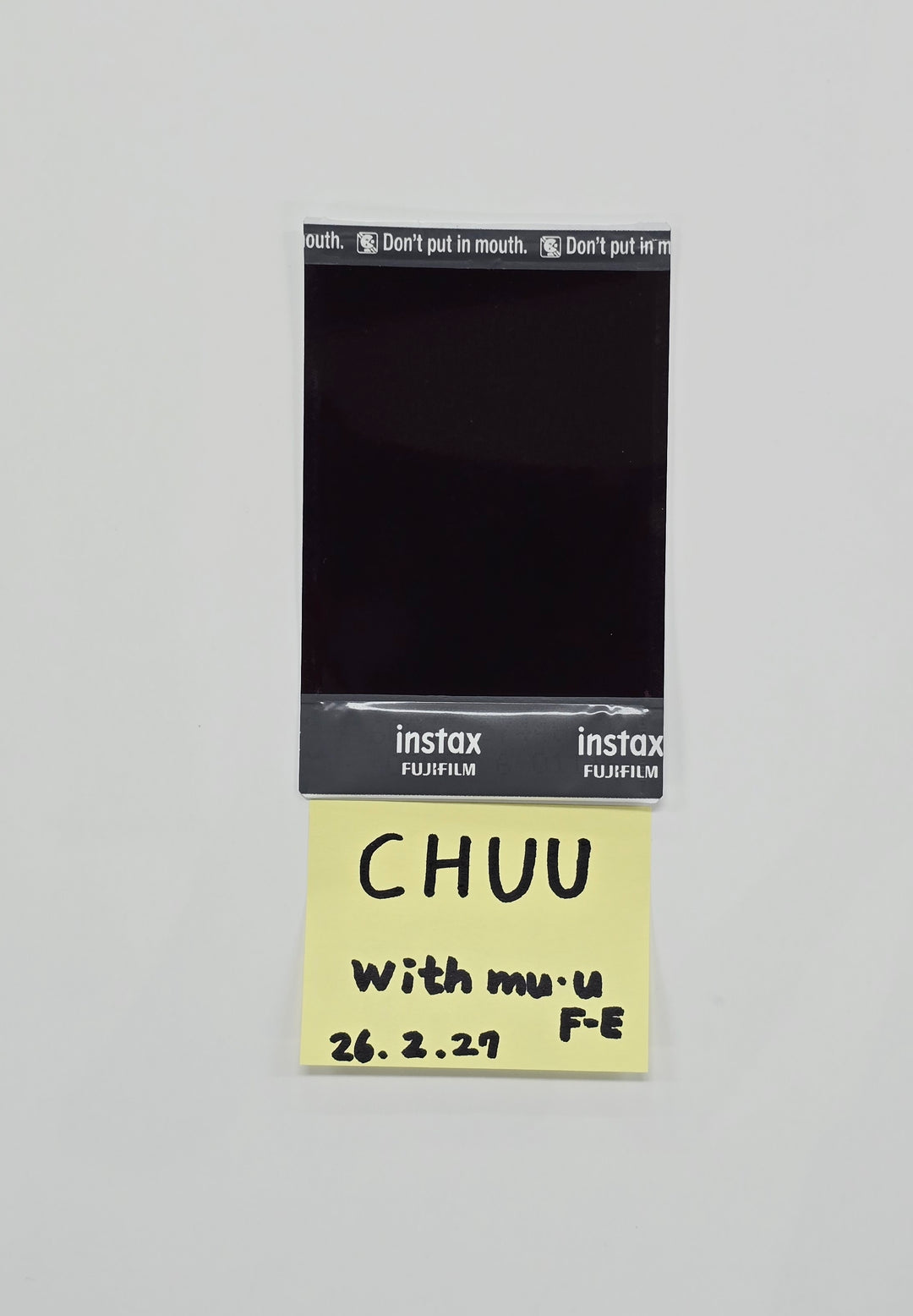 CHUU - Hand Autographed(Signed) Polaroid [26.02.27]