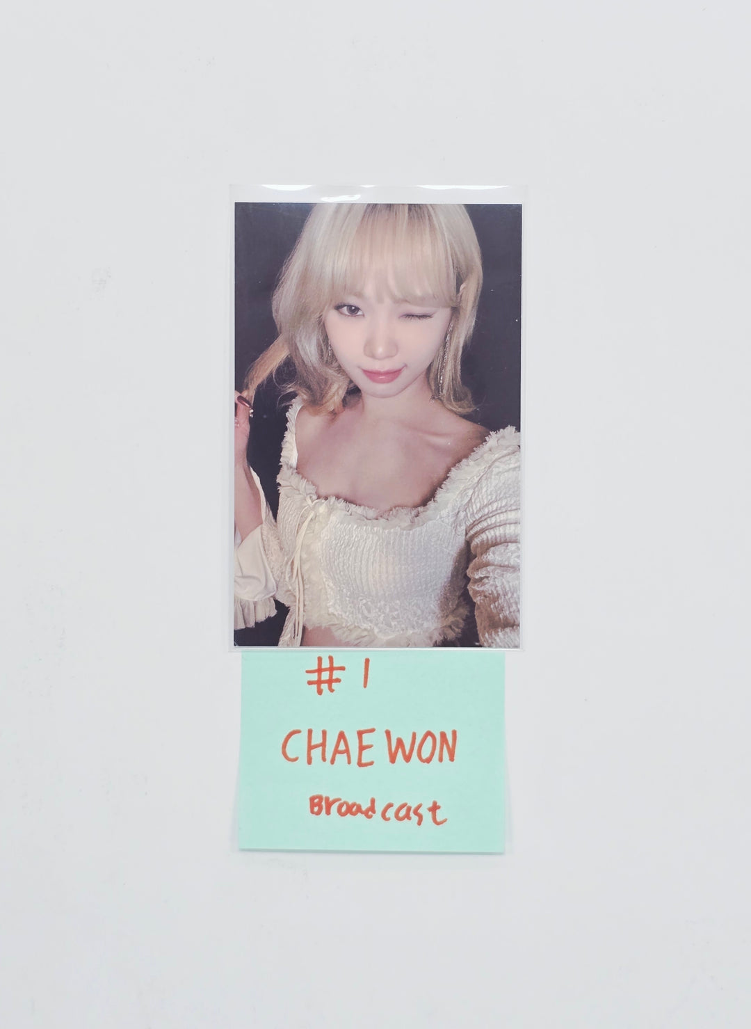 Le Sserafim "EASY" -  Broadcast Photocard [26.03.16]