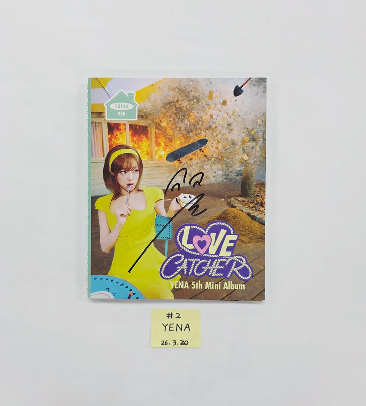 Yena "LOVE CATCHER" - Hand Autographed(Signed) Promo Album [26.03.20]