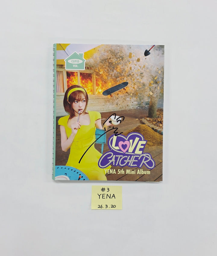 Yena "LOVE CATCHER" - Hand Autographed(Signed) Promo Album [26.03.20]
