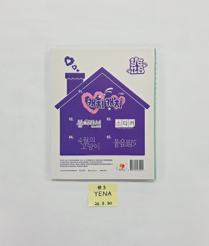 Yena "LOVE CATCHER" - Hand Autographed(Signed) Promo Album [26.03.20]